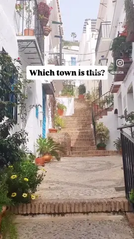 Put your answer in the comment! Which town is it? Have you been there?  #spain #costadelsol #malaga #málaga #benalmadena #marbella #ronda #frigliana #mijas #puebloblanco #wwm #whowantstobeamillionaire 