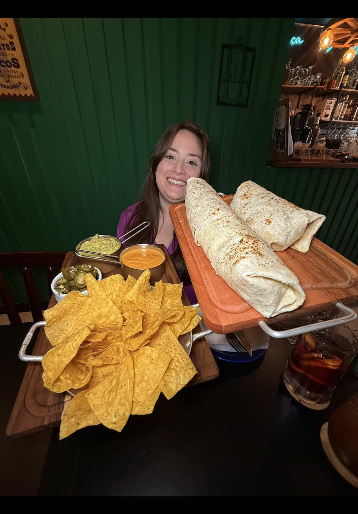 E ai, vocês aguentariam o burrito grandão? 📍Vaca Pollo Chancho - Rua Itapura, 815 - Tatuapé, São Paulo #burrito #comidamexicana 