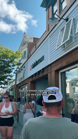 lululemon opening day in ocean city! free coffee🫶🏼🫶🏼 #ocnj #oceancity #lululemon #nj #newjersey #jerseyshore #southjersey #jersey #oc 