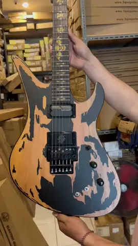 SYNYSTER yang paling BRUTAL borrr!!!  kenapa ya makin lecet malah makin mahal!!?? coba kasih penjelasannya!!  Schecter Synyster Gates Custom-S Relic in Distressed Satin Black cek koleksi Schecter paling lengkap se Asia di www.nafiriguitar.com  #schecterguitars #schectersynystergates #a7x 