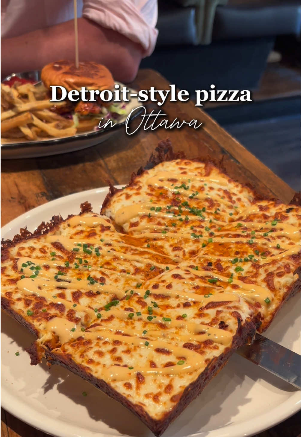 You have to try this pizza spot 🍕✨ I’ve never had pizza like this before, but now I’m obsessed!! 🍕 Very gluten free friendly  🍕 Veggie options 🍕 Cocktails & pizza #ottawafoodies #ottawapizza #ottawaeats #ottawaglutenfree 