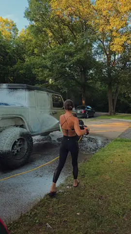 Jeeps at @Wasted Diesel getting new legs so here some foam cannon action . #olebrandselect #jeeplife #jeepgladiator #jeeps #jeepsoftiktok #fyp 