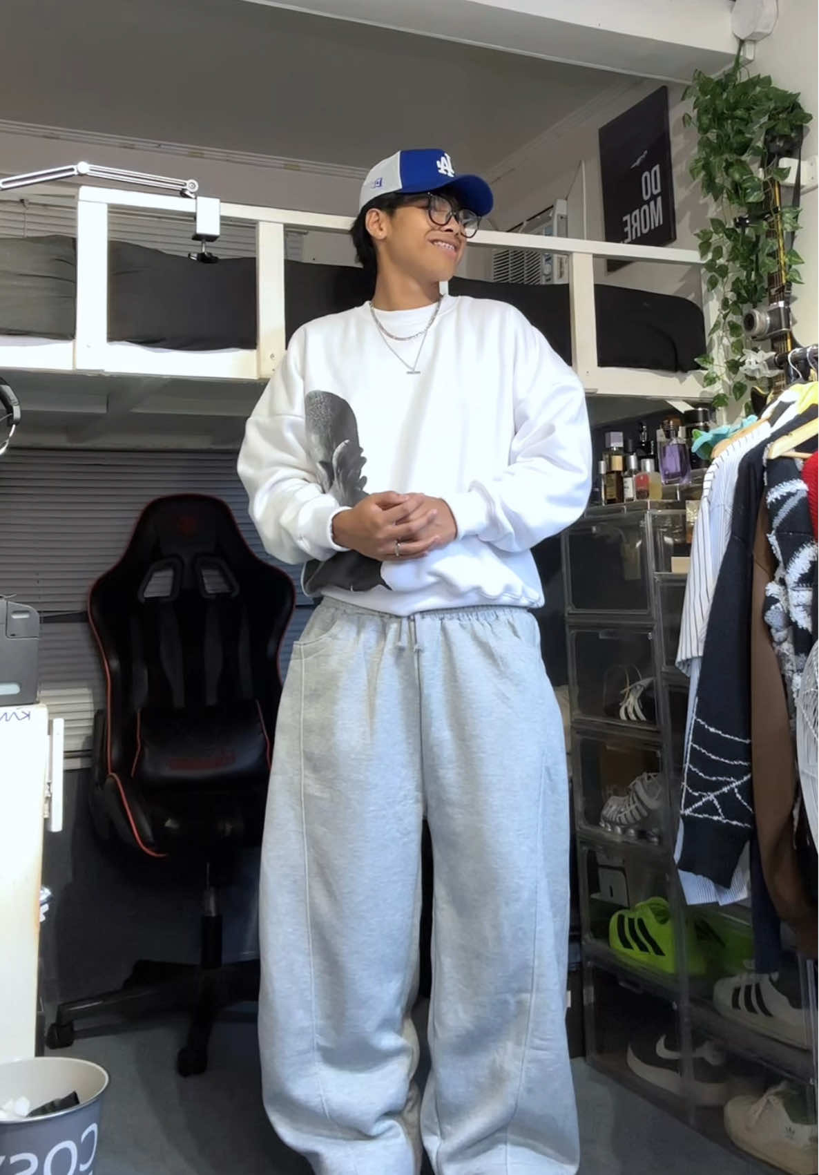 Trending Baggy Sweatpants👀 #baggysweatpants #sweatpantsfit #howtostylesweatpants #sweatpantsoutfit #4upageシ #trend 