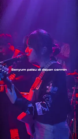 Senyum palsu dulu
