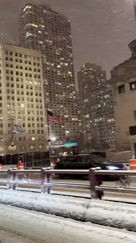 Welcome to United States of America 😍❤️🇺🇲 #unitedstates #city #estadosunidos #foryou #fyp  Chicago, travel Chicago, winter road trip in Chicago, scenic city winter drive, snow drive, Trump International Hotel & Tower Chicago, London House Chicago