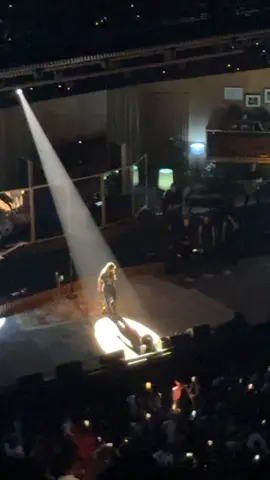 #kellyclarkson