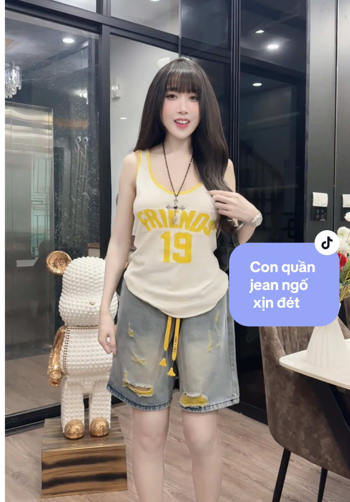 Con quần này 200 e cũng mua chứ đừng nói hơn 100 ntn ce ah , eo ôi n rẻ đẹp dã man luôn í . 10đ k có nhưng nhaaa #thinhhanh #thoitrangnu #xuhuong #phoidoxinh #quần #quanjean #quanjeannu #quanjeanongrong #quanjeanrach #quanhottrend #quanjeanngo #quanngo #quandui #quandep #shopping 
