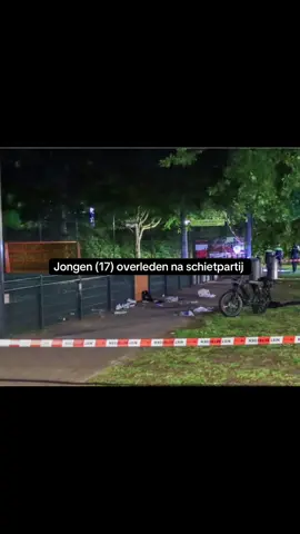 Een 17-jarige jongen is gisteravond doodgeschoten op de Meernhof in Amsterdam-Zuidoost. #amsterdam #fypシ゚ #viraal #voorjou #pov #nederland 