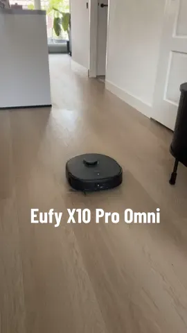 Beste aankoop, meet Hennie 😍 (ja wij hebben onze stofzuiger een naam gegeven 🫣 wie doet dit ook?)#huisopnr7nw #noordwijk #huisupdate #eufyx10proomni #eufy #eufyclean @eufyclean @eufyappliance @eufy US 