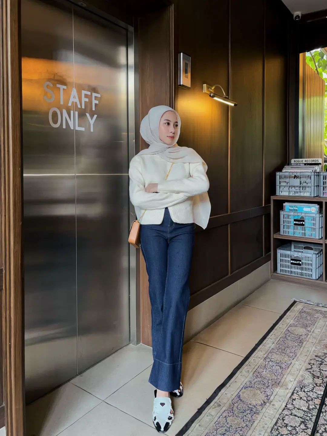 lucu — sweater no 239, pashmina no 237, jeans no 238, bag no 229, shoes no 230