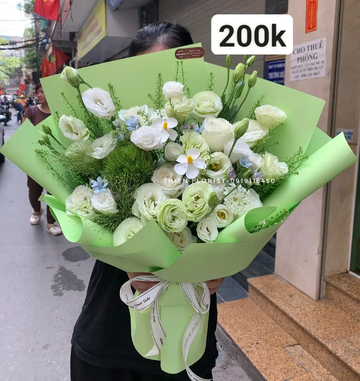 Hôm nay nhà tớ vừa về thêm mấy mẫu mới xinh xắn lắm luôn 🥰 Giá thì vẫn siêu yêu như trước ạ. Ai mê thì ib ngay cho tớ nhé 💐 #hoatotnghiep #hoasophia #hoa20_10 #hoaxinh #hoatangsinhnhat #hoatuoihanoi 