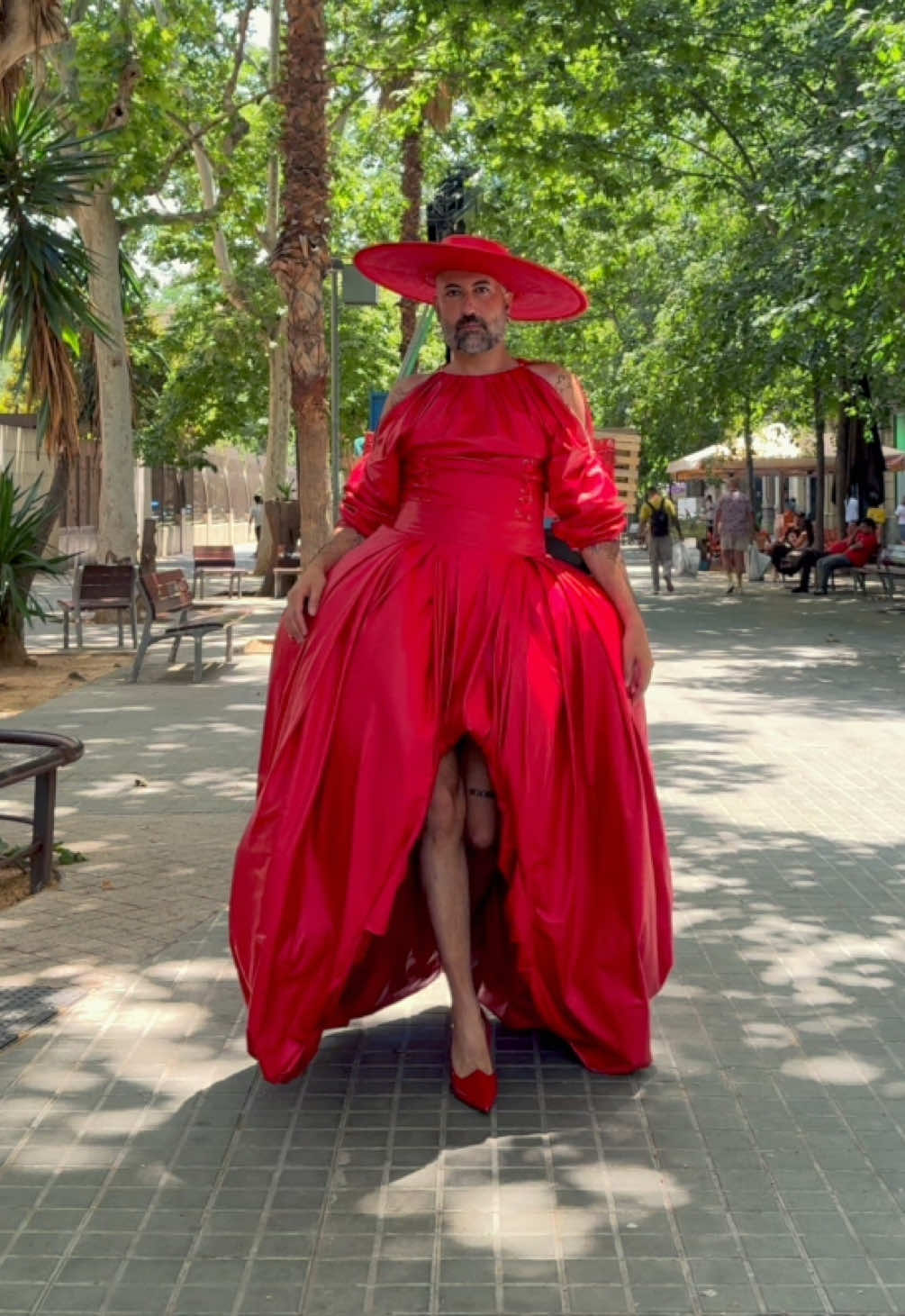 Weekend summer vibes!  Strolling around in this @maciejbohen look 💃