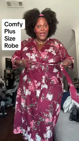 Every woman needs a robe! Prove me wrong! #robe #loungewear #casualclothes #roommateproblems
