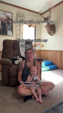 Unboxing with my toddler 👶🏼🎁 #momlife #motherhood #momof3 #unboxing #toddlermom 