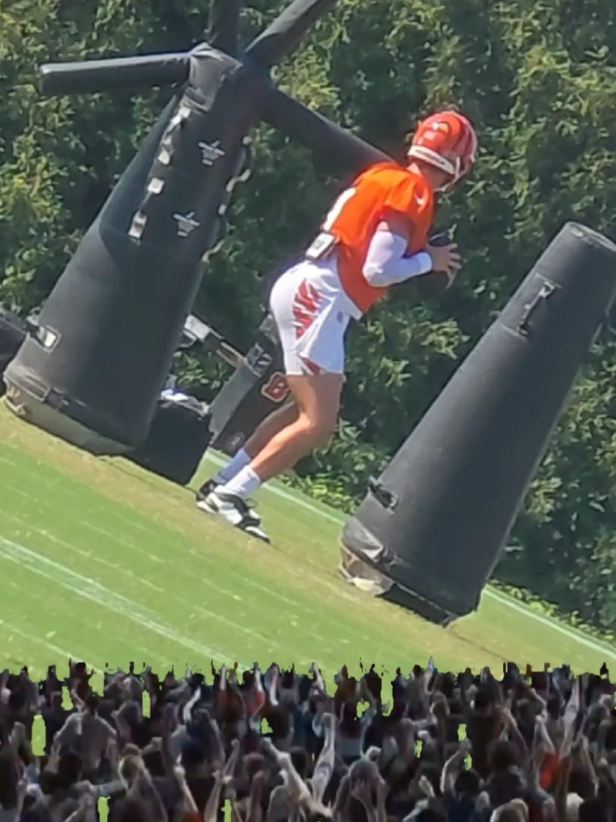 It's Burrow Season... 🤤🥵 keep the content coming 😏 #Joeburrow #cincinnati #quarterback #whodey #fyp #pov #viral