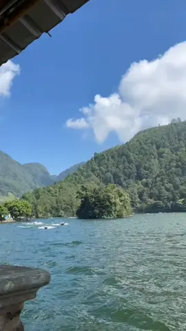 sarangan seindah itu😍😍 📍 Telaga Sarangan Magetan  📸 Sc.vt//  jangan lupa follow👇👇 @saranganofficial @saranganhotels @sarangantravel _________ #sarangan #telagasarangan #saranganofficial #sarangantravel #saranganhotels 