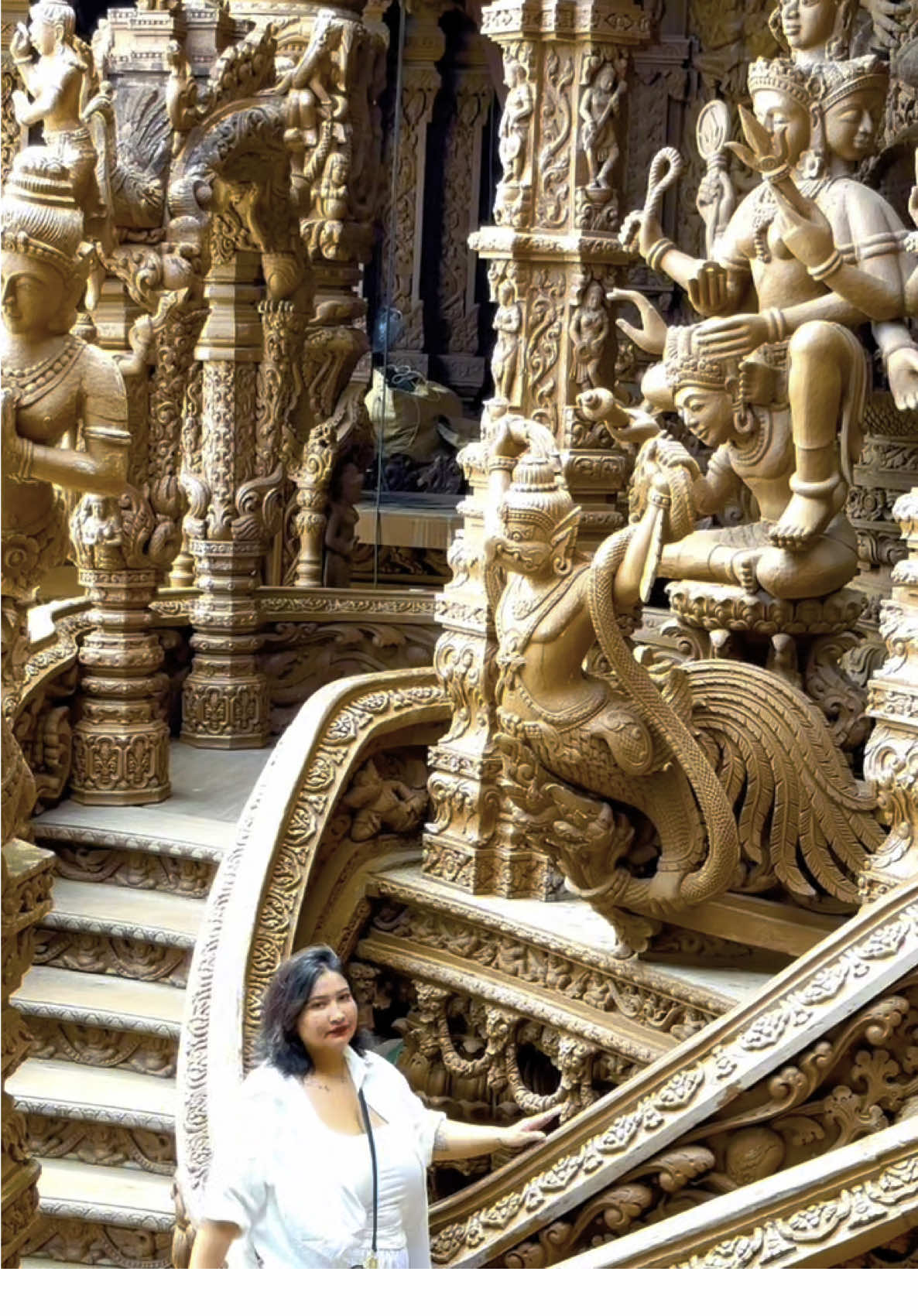 A temple of whispers, carved from ancient wood. Where truth lives in silence and every detail breathes. You don’t just see it—you feel it. Step inside… and time disappears. I wonder how could any structure stand without a single nail. #traveltiktok #ausnepal #thailand🇹🇭 #sanctuaryoftruth #travelvibes 