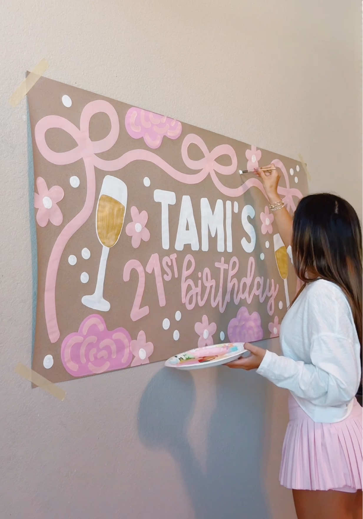 haven't done bows like these in a while and i forgot how much i LOVE THEM!!!🌸🎀🥂✨🙌🏼💕 #paintingbanners #bannerpainting #signsbyalex #brownpaperbanner #SmallBusiness #paintwithme #birthdaybanner #21stbirthday 