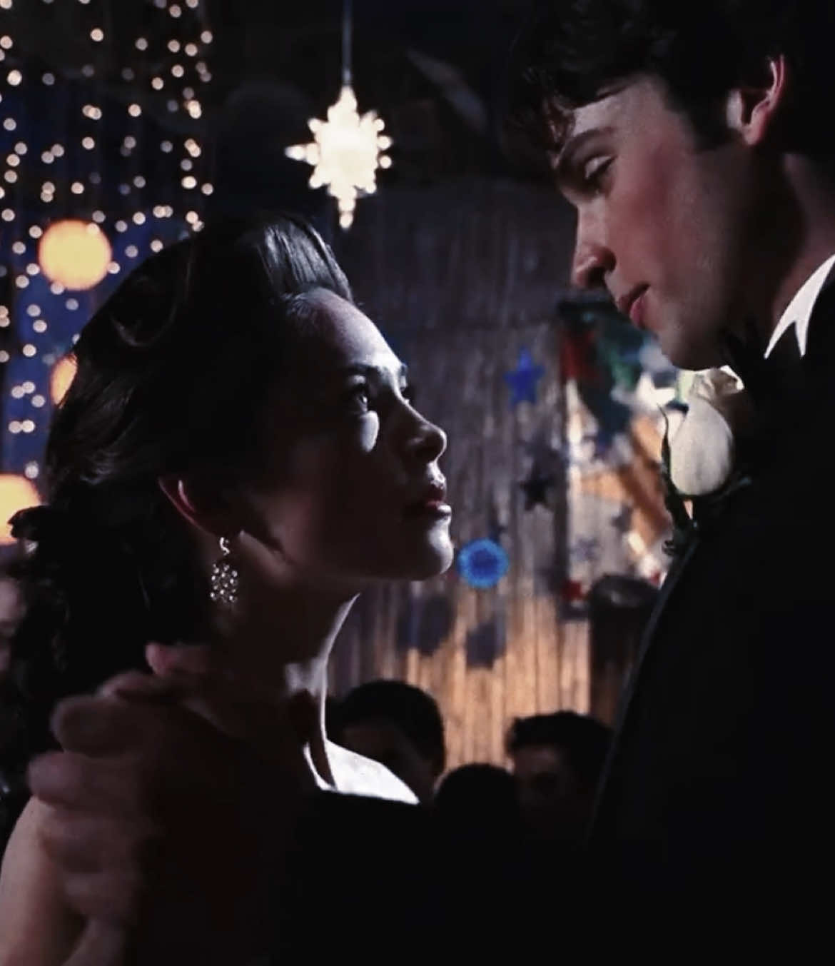 the beauty of this scene 🩷🥹repost i forgot hashtags and it flopped #clana #clarkandlana #clarkkent #lana #tomwelling #kristinkreuk #smallville #smallvilleedit #superman #prom #edit #fyp #foryou clana clarkandlana clark and lana at prom clark kent superman