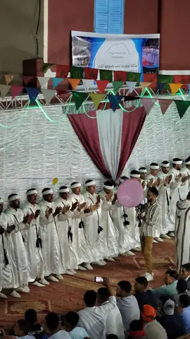 في ربوع سوس، يجتمع الرجال صفًّا متراصًّا، تتعالى دقات تالونت بإيقاع ثابت، وترتفع الأصوات بالأهازيج، فتتحرك الأقدام بخطوات متناسقة، وتتمايل الأكتاف في رقصات أحواش كما ورثوها عن الأجداد جيلاً بعد جيل. #أحواش #أحواش_نسوس #imazighen #ahwach_n_tfrkhin #amarg #ahwach #تمازبرت 