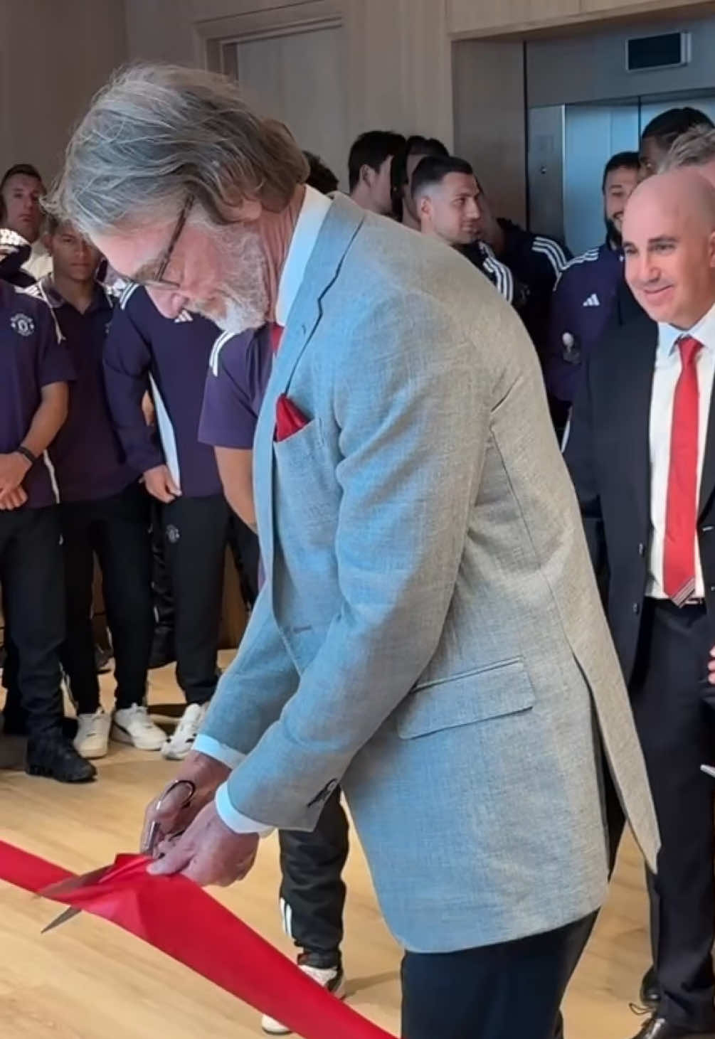 Sir Jim Ratcliffe cuts the ribbon to officially open the new-look Carrington. #MUFC’s training ground has had a £50million revamp &, having just been on a tour, it’s pretty impressive