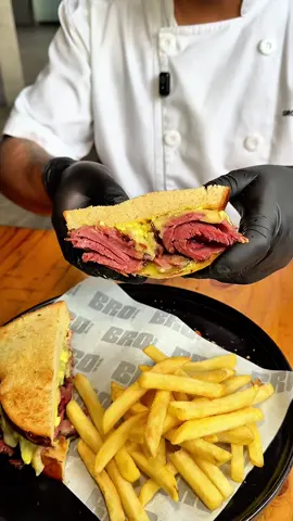 ¡DESDE NEW YORK!¡EL SÁNDWICH MÁS FAMOSO!🗽🥪 Encuentra nuestro delicioso SÁNDWICH DE PASTRAMI aquí en BRO BBQ 🍖  Encuéntranos en: 📍Calle Coronel Inclán 221 - Miraflores 🚘 Contamos con estacionamiento. . . . #miraflores #ahumados #lima #ahumado #newyork #pastrami #sandwich 