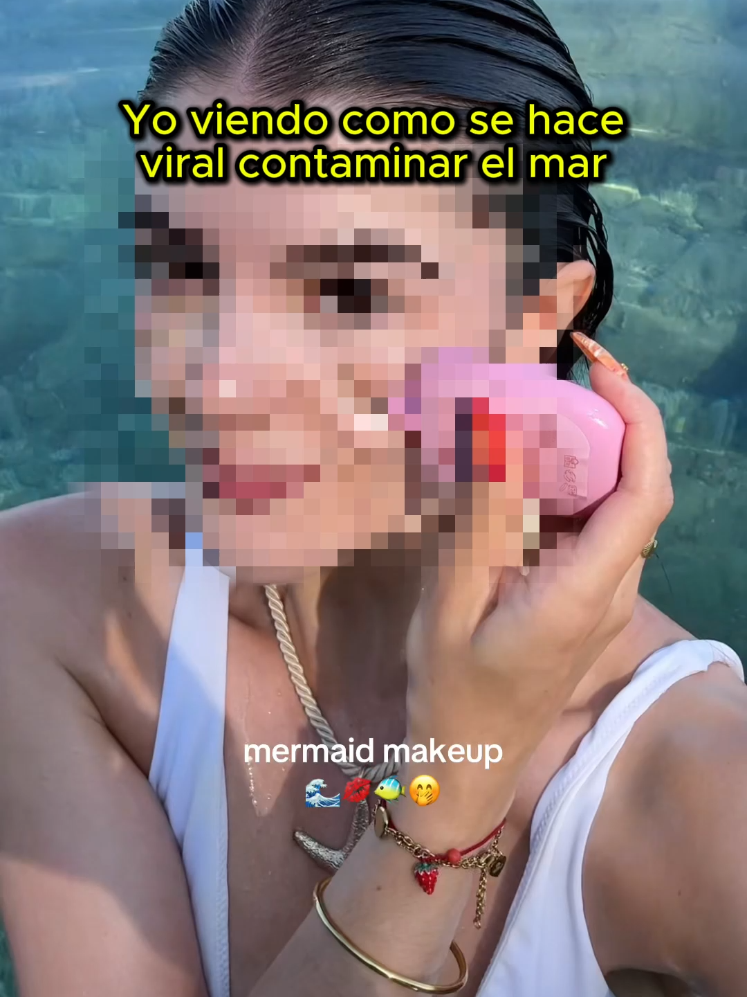 Lo que parece un trend “inofensivo” en TikTok, como maquillarse dentro del mar, puede tener consecuencias reales en nuestros océanos.  Muchos productos cosméticos tienen químicos y microplásticos que alteran el equilibrio marino,  y pueden contribuir al blanqueamiento de los corales.  🌊 En Tide creemos que el verdadero glow es cuidar el planeta.  ✨ Comparte este video y únete al movimiento por un océano libre de residuos. #Residuos #Reciclaje #Suprarreciclaje #EconomíaCircular #ConservaciónMarina #tidemexico #SePronunciaTaid #corales
