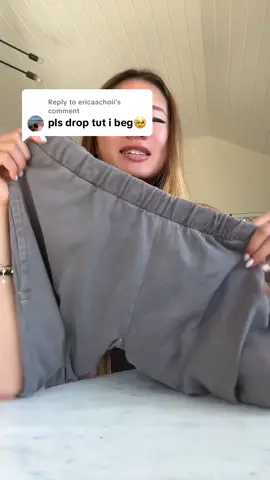 Replying to @ericaachoii anti diaper butt tutorial! #clothes #sewing #sweatpants #brandymelville #outfits #tutorial #fyp 