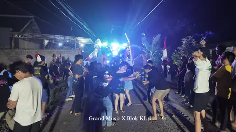 Uwasikk 🤩🤗🔥 @BLOCK_KL generation #grandmusic #grandmusicproduction #soundsystem #fyp #soundsystemjawatimur #beranda #soundsystemindonesia #lighting 