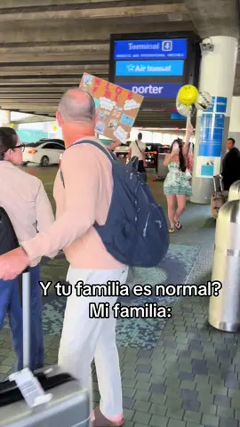Así nos han recibido 😂. Algo sencillo😂. #viral #parati #recibimiento #aeropuerto #miami #familia 