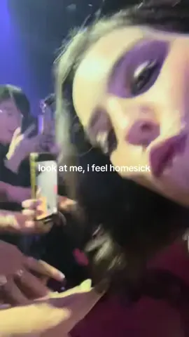 that’s my friend like i miss her #gracieabrams #tsoutour #thesecretofus #thesecretofusdeluxe #deluxetour #fangirl #fypシ #fypage #foryoupage #viral #viralvideo #viraltiktok @gracie abrams @GracieAbramsHQ 