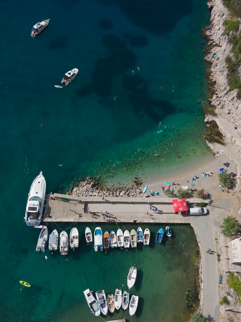 Vela Stiniva 🏝 #velastiniva #dalmatia #adriatic #croatia #hvar2025 #dronelovers #djimini4pro #droneviews 