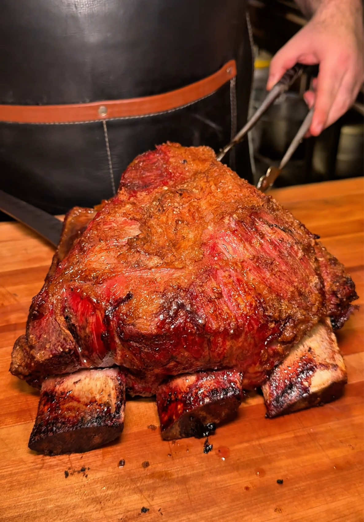 Un jugoso COSTILLAR ANGUS PRIME AMERICANO 🍖🇺🇸 En Come Vaca disfruta de los más deliciosos cortes de carne de todo Lima 🥩🔥 📍Visítanos en Av. La Molina 610, La Molina . . . #costillar #carnes #cortes #limaperu #lamolina #fyp #asadoargentino #argentina 