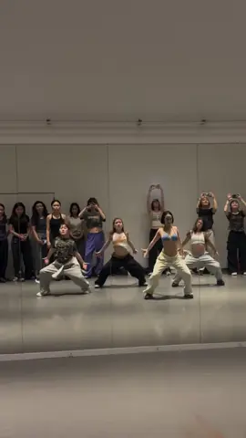 Sheesh 🙂‍↔️🔥 the girls ateee this! Living for this @Hiyori choreography ⭐️ the floor choreo is IT 🍴 @TYLA you have such a hit on your hands mama 💌 ~ @@ 💐💐💐💐💐 #danceclass #dancersoftiktok #dancestudio #tyla #tyladance 