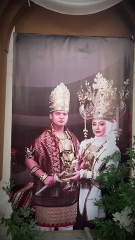 Menghadiri pernikahan dari *Ir Annisa Ananta Citra, ST MBA* dengan *dr. Mahirrokhman Difa (putra pertama H. Fahrurrozi)* kedua mempelai sah sebagai pasangan suami dan istri. semoga ananda keduanya menjadi keluarga yang Sakinah Mawaddah Warrahmah.