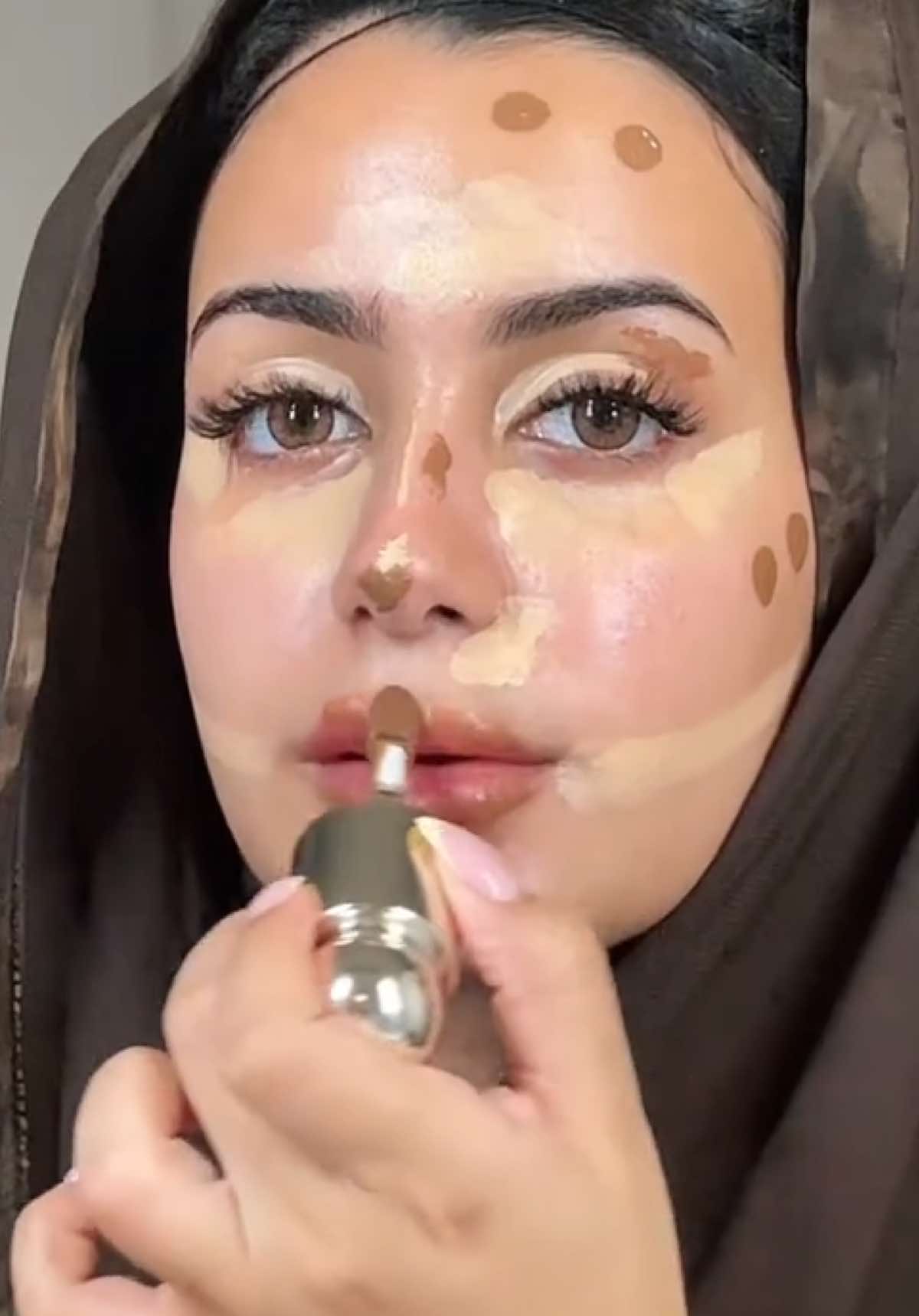 Makeup products 💄⤵️    -Estee luder night repair serum’s  -The ordinary natural moisturizer  -rare beauty highlighter - bronzer -lipgloss flecker -tomford beauty creamy blush  -Mac cosmetic fixplus spray  -niceone marble brush -kosas concealer  -bixi beauty’s stick blush   -laura mercier loose powder  -YSL blush  -Nadine Njeim beauty eyeshadow palette  -nyx lip liner  -rimmel London white eyeliner  -maybelline sky high mascara -huda beauty sitting spray                                      #fyp #foryou #makeuptutorial #esteelauder #advancednightrepair  #theordinary #nadinenjeimbeauty  #rarebeauty #tomfordbeauty  #maccosmetics #niceone #marble  #kosas #pixibeauty #rimmellondon #maybelline #nyx #yslbeauty #ysl #nyxprofessionalmakeup #lauramercier #hudabeauty   #ميكاب_ارتست  #ميكاب #تتوريال #ميكاب_تتوريال #ميك_اب    