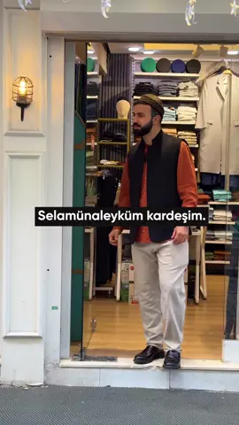 Cübbe şalvar Arap icadı değil” diyenlere inat, tarih kitaplarını karıştırdık, mahzenlere daldık, tozlu raflardan cübbe dosyasını bulduk… hatta biraz öksürdük bile. 🫢📚 Olay yerinde: Osmanlı arşivi, şahit: tozlu kitaplar, sonuç: Cübbe bizim, şalvar da öyle