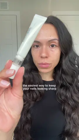 My favorite way to make my natural nails look fresh 💦 Just add a little cuticle oil and your hands will look so much more refined and manicured. I love using this one from @JUNOCO California  #nails #naturalnail #junoco #skincare #bodycare #cuticleoil 