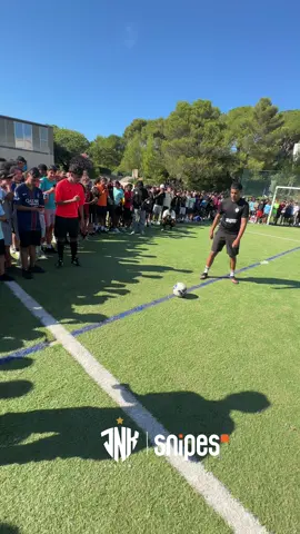 Il a goûté le sol 😂🤯🔥  @snipes 👀 #1v1 #skills #football #jnk #foot #dribble #tcheksplay #neymar #Soccer #JNKMontpellier 