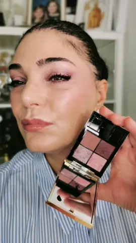Makeup avec la palette couture mini clutch 400 babylone roses de @YSL Beauty Bonjour à tous 😀 Un doux Makeup avec cette palette dans les tons prunes roses... Base @Charlotte Tilbury Fdt @Diorbeauty Blush @Hourglass Cosmetics en teinte whim Crayon ysl Mascara dior Gloss ysl #yslbeauty #yslmakeup #makeup #palette #makeupover50 #over50makeup 