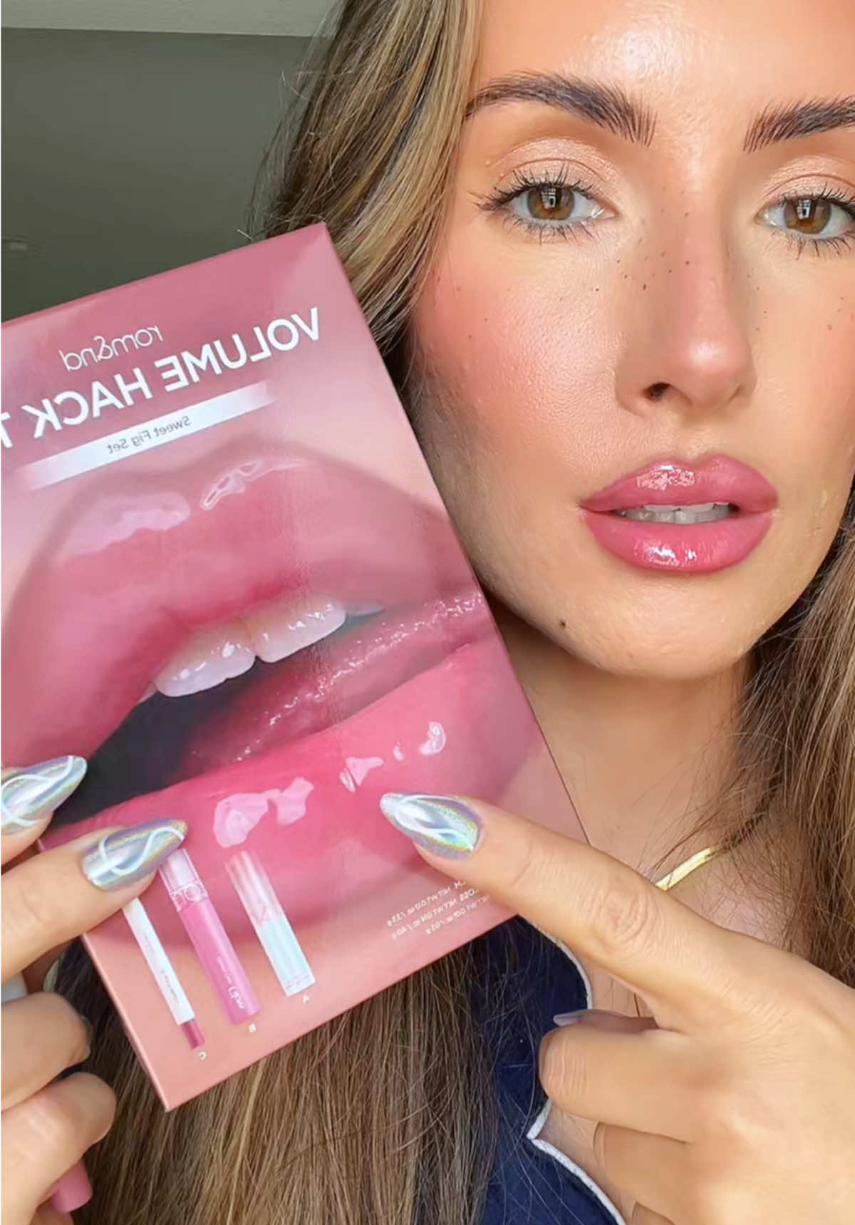 👏🏼👄⭐️1000% worth it!!!! This volume lip combo is a STUNNER & perfect for a big & juicy lip look!!! Using shade: sweet fig @Rom&nd US  #lipcombo #lipcombotutorial #juicylips #virallipcombo #tiktokshopcreatorpicks #makeup #forthegirls 