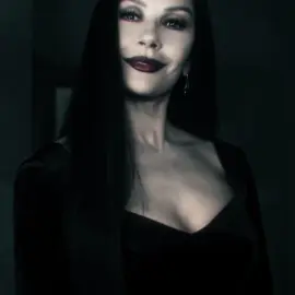 mothers always Atee!! Morticia is so hottt. Scenes: dkv1nyscp, link in bio! cc: Serjihoe  Topaz: High preserve, link in bio! #wednesday #morticiaaddams #wednesdayseason2 #viral #edit 