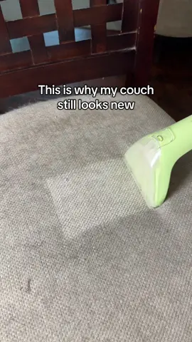If you’ve got kids or pets, THIS upholstery and carpet cleaner is your new best friend 🧼🐾🍓 #MomLife #PetParents #CleaningHack #tiktokshopcreatorpicks #MessyHouse  