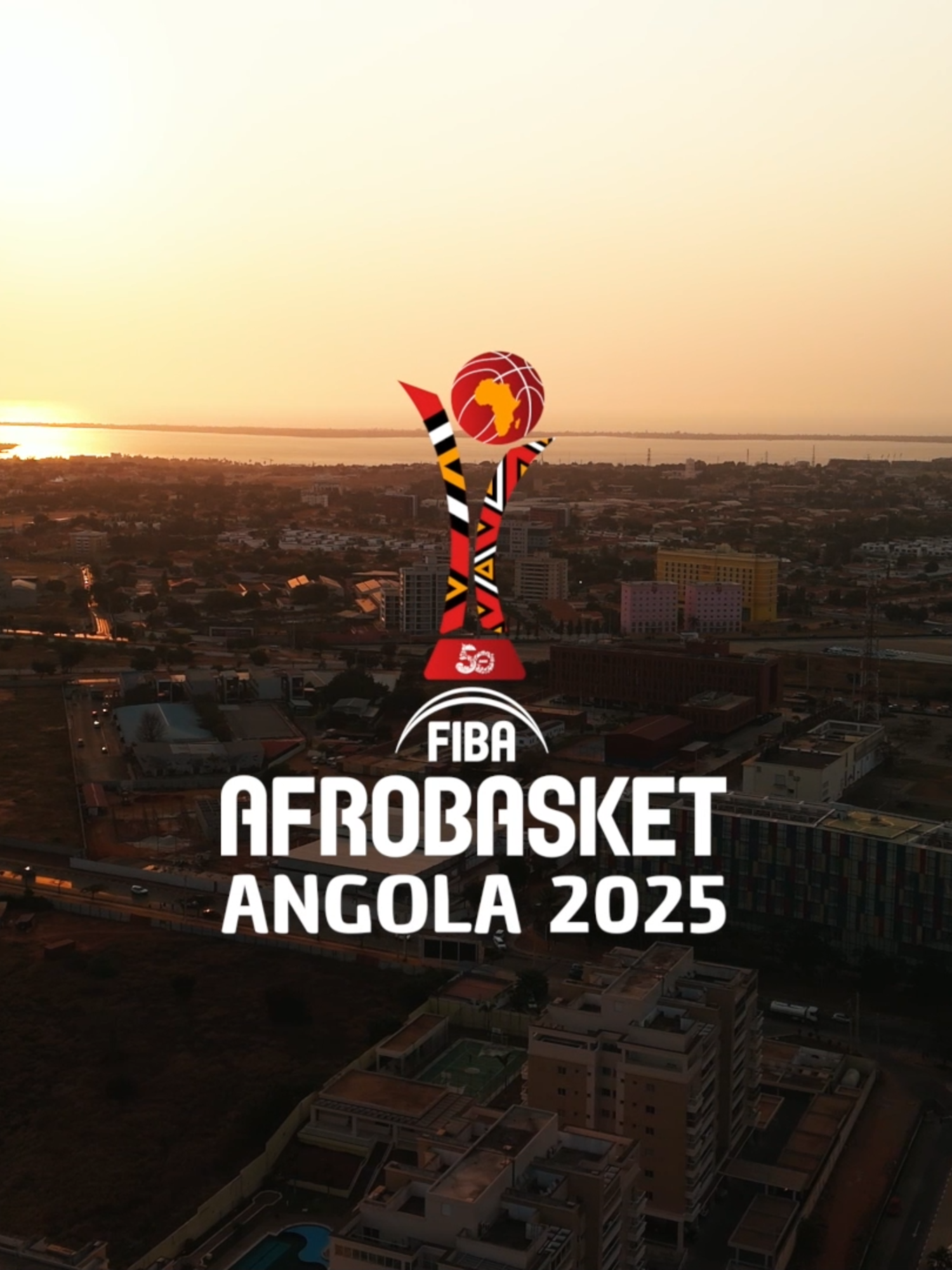 Preparar. Acreditar. Representar. Saída da Selecção Nacional para a Arena do Kilamba! A poucos dias do início do AfroBasket 2025, os nossos guerreiros seguem focados, determinados e unidos — com os olhos postos na vitória e o coração entregue a Angola. É tempo de afinar os últimos detalhes e sentir o peso da camisola antes do apito inicial. Vê o vídeo da saída para o treino e acompanha de perto cada passo rumo à glória. Partilha e apoia — porque Angola joga em casa. E joga com todos nós. De 12 a 24 de Agosto Arena do Kilamba – Luanda Pavilhão Welwitschia Mirabilis – Moçâmedes O continente em jogo. Angola unida. #AfroBasket2025 #AngolaUnida #SelecçãoNacional #TreinoKilamba #BasquetebolAfricano #FIBA #RumoÀVitória #Angola50Anos #ContagemDecrescente #OContinenteEmJogo