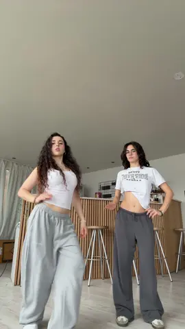 this time with @miirelaisdancing dc:@wakabon #fyp #dancers #dancechallenge #2on #dancetrend2025 #trendingdance 