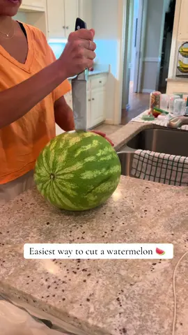 The best watermelon hack!! Saves so much time!! 🍉  #KitchenHacks #kitchenhack #foodhacks #watermelonhack #summerhacks #summerfood 