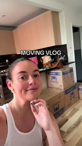 My emotional support movers for the day 🥹🚛 @Roadway Moving packed up the last 3 years with so much care – CAROBETH10 for 10% off local moves & 5% off long distance moves #moving #movingvlog 