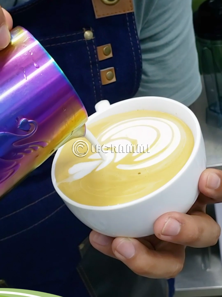 ☕✨ ¡Descubre la Máquina de Café Express Profesional Olecrammi! 🎉 🌟 Lleva la experiencia del café de calidad de la cafetería a tu hogar o negocio. Con esta máquina, cada taza será un deleite para tus sentidos. 💪 Diseñada para los verdaderos amantes del café, prepara espressos, cappuccinos y más con un solo toque. 📞 Consulta hoy y eleva tu ritual del café con Olecrammi. #CaféExpress #Olecrammi #PasiónPorElCafé 