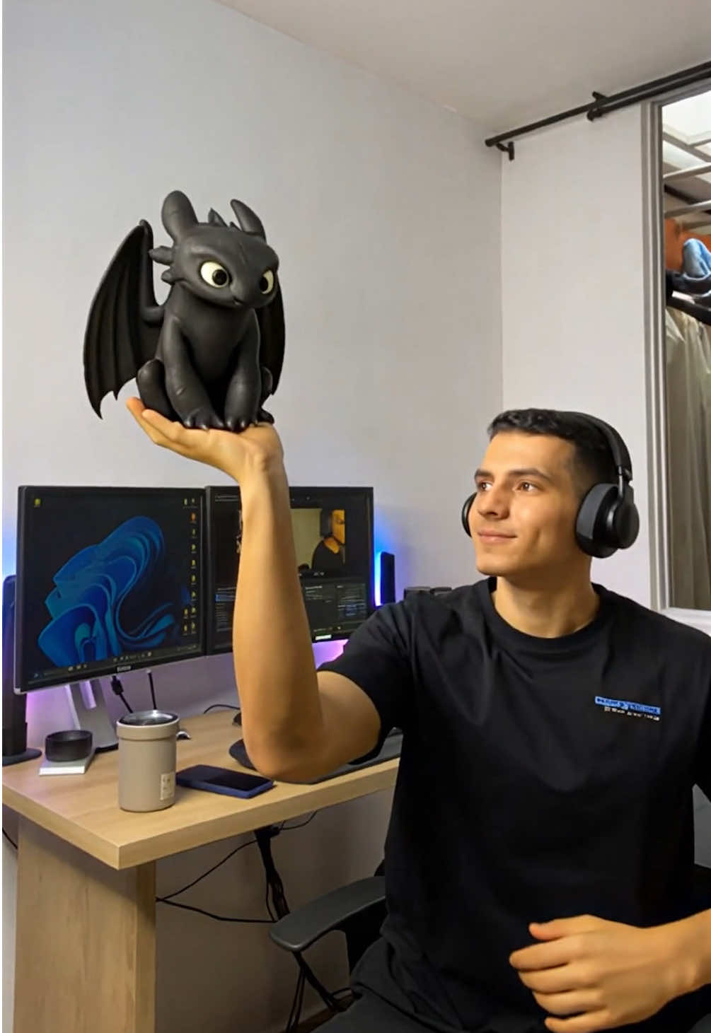 🐉 ¡Hoy volamos alto en el LIVE! Me transformé en Chimuelo de Cómo entrenar a tu dragón y la reacción fue… ¡mágica! 💫🔥 Entre risas y asombro, esta animación se robó el show, y como siempre… ¡nuestro MVP se la llevó a casa! 🏆 📺 La repetición está en el link de mi bio 📲 Si quieres tu animación personalizada con tu personaje favorito, escríbeme a WhatsApp 👉 +57 313 7003956 #Chimuelo #AnimaciónEnVivo #TikTokLive #TransformaciónIA #CómoEntrenarATuDragón #ReaccionesTikTok #CreadorDeContenido