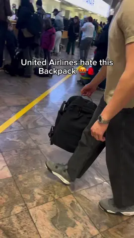 United Airlines’ wants us to keep this travel bag a secret.. 🤐 #travelbag #backpack #asmr 